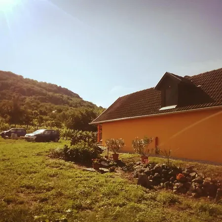 Holiday home Kadarok Vendeghaza A Somlo-hegyen