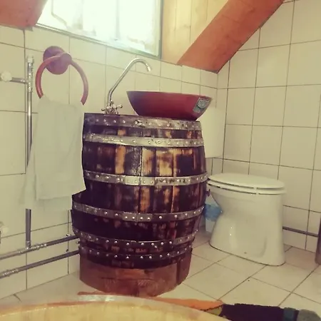 Kadarok Vendeghaza A Somlo-hegyen *