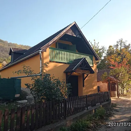 別荘 Kadarok Vendeghaza A Somlo-hegyen *
