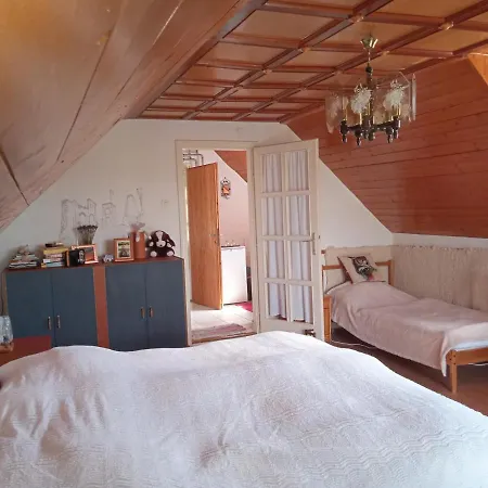 Holiday home Kadarok Vendeghaza A Somlo-hegyen Somloszolos