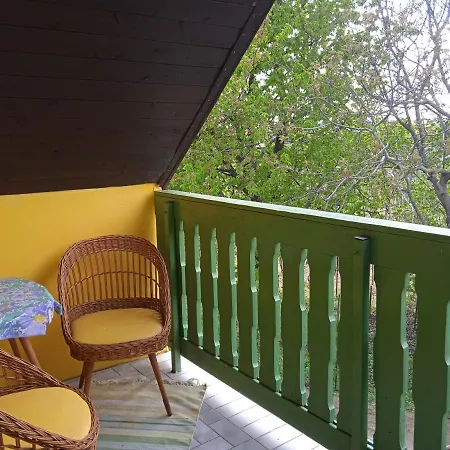 Holiday home Kadarok Vendeghaza A Somlo-hegyen