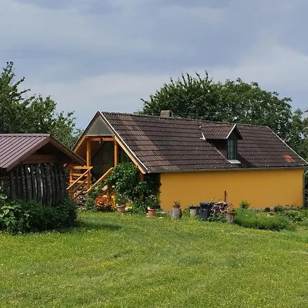 Kadarok Vendeghaza A Somlo-hegyen Holiday home *
