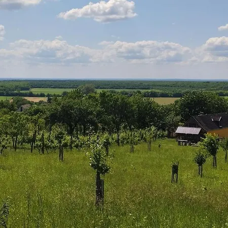 Kádárok Vendégháza A Somló-hegyen
