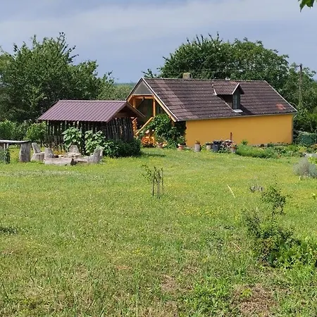 Kadarok Vendeghaza A Somlo-hegyen Holiday home *