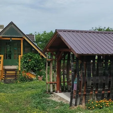 Kadarok Vendeghaza A Somlo-hegyen Holiday home