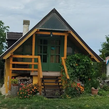 Kadarok Vendeghaza A Somlo-hegyen Holiday home Somloszolos