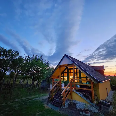 Kadarok Vendeghaza A Somlo-hegyen Holiday home *