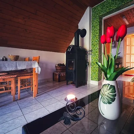Kadarok Vendeghaza A Somlo-hegyen Holiday home Somloszolos