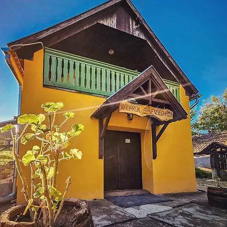 Holiday home Kadarok Vendeghaza A Somlo-hegyen